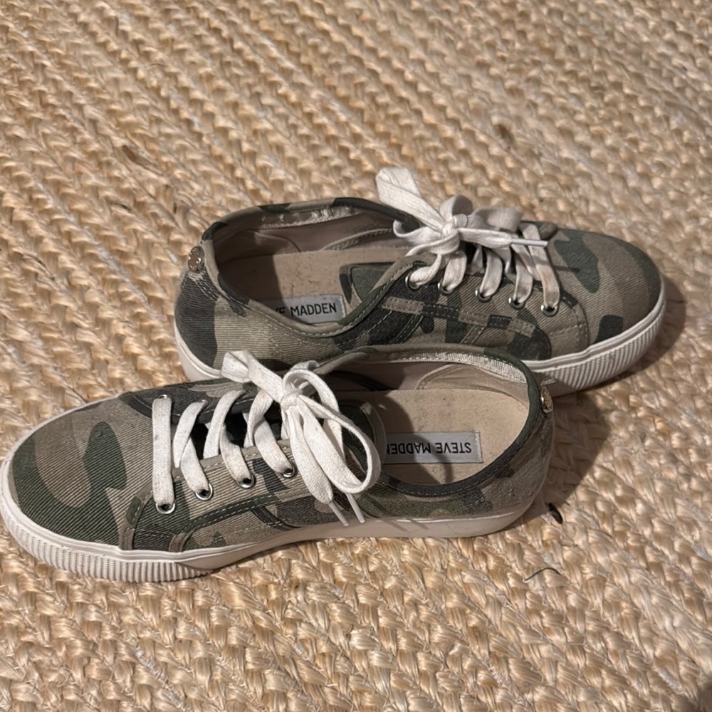 Steve Madden Camo Platform Sneakers Casual Style